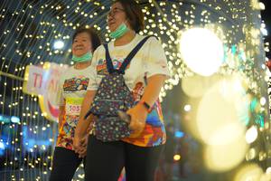 BIB: 505
                            <button type="button" onclick="openModal(21750796)" class="btn btn-primary btn-sm float-right btn-popup" data-toggle="modal" data-target=".modal-high-quality">
                        <i class="fas fa-shopping-cart"></i> Add to Cart
                    </button>
                                            <button type="button" onclick="isThisMe(21750796, true)" class="btn btn-success btn-sm float-right btn-popup btn-isme hidden" data-toggle="tooltip" data-placement="bottom" title="นี่คือรูปของคุณใช่ไหม คลิกที่นี่เพื่อเอาเข้าอัลบั้ม">
                        <i class="fas fa-plus"></i> Add to album
                    </button>
                    <button type="button" onclick="isThisMe(21750796, false)" class="btn btn-warning btn-sm float-right btn-popup btn-isnotme hidden">
                        <i class="fas fa-ban"></i> Remove from album
                    </button>